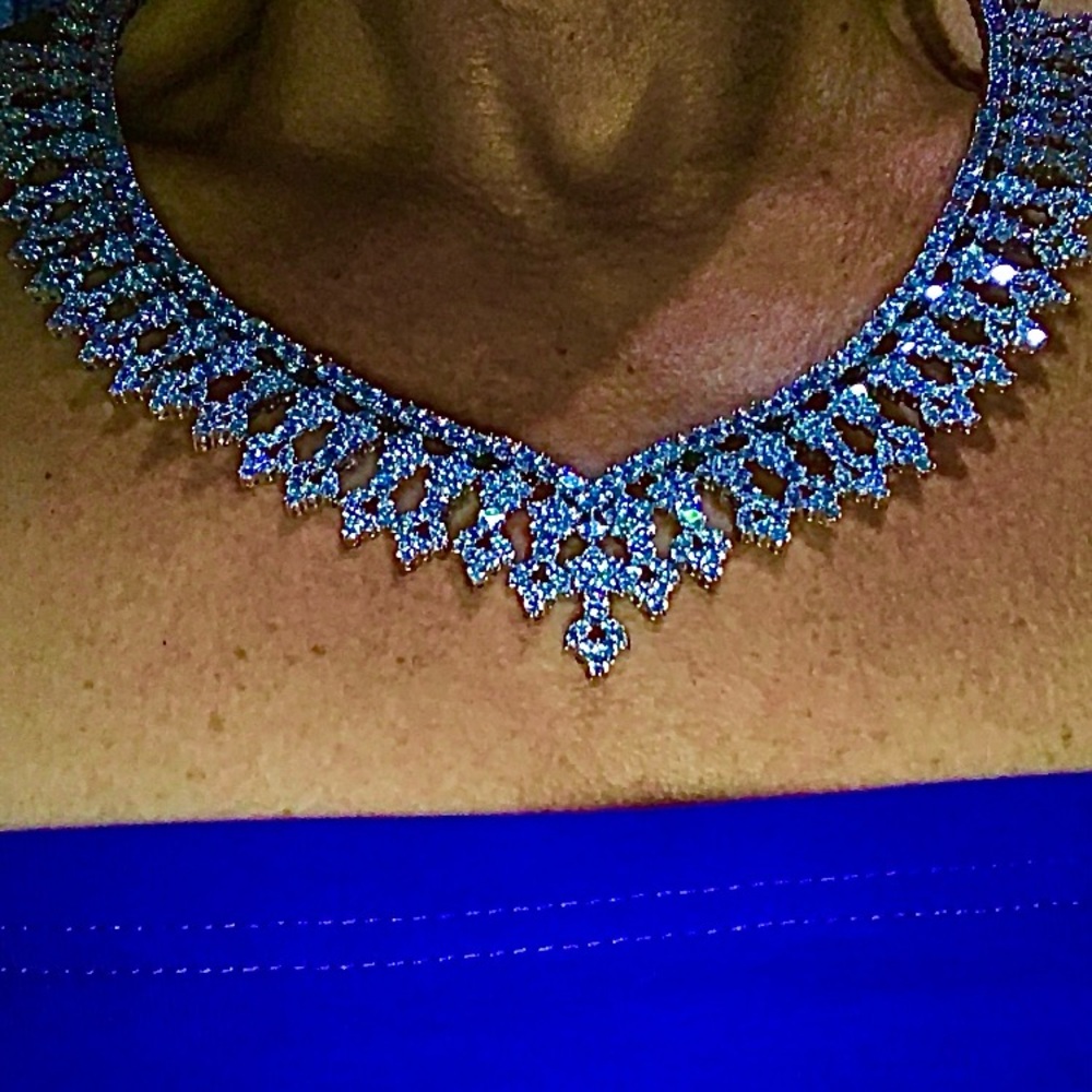 Elegant Silver Necklace with Crystal Accents